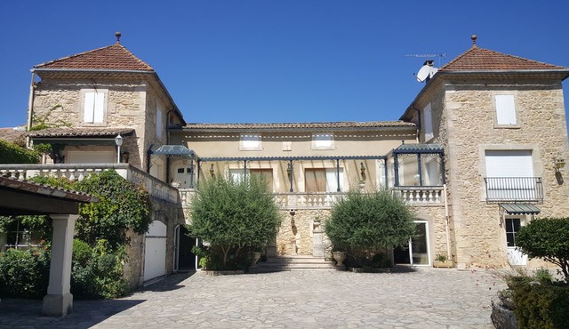 Introductory offer - Comfortable room in a character house with swimming pool