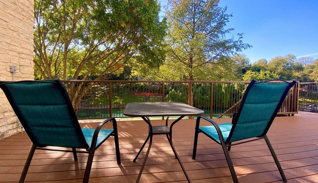 INV 115: Comal access, pool, walk to Schlitterbahn! : Free Tubes with Rental!