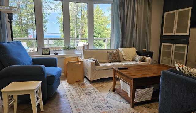 Inverhuron family cottage, steps to lake with view close to sand beach