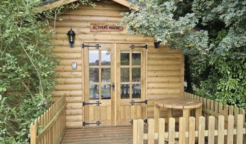 Inviting 1-Bed Cabin in Newmarket