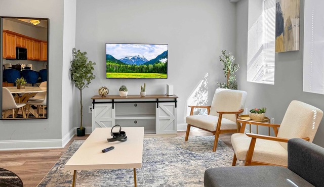 Inviting 1BD | 5 Beds | Steps to Independence Hall