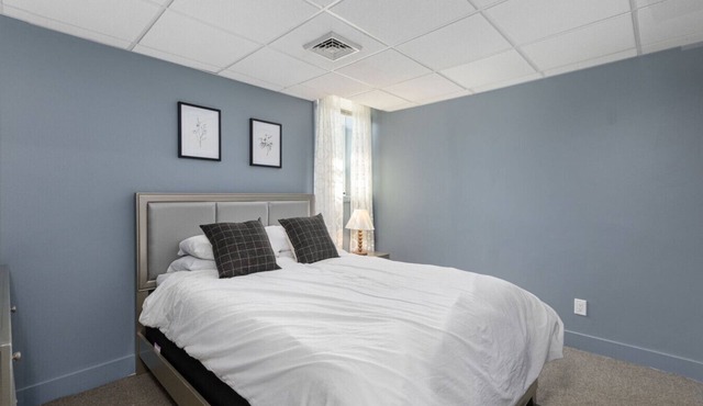 Inviting 1BR Suite with Parking!