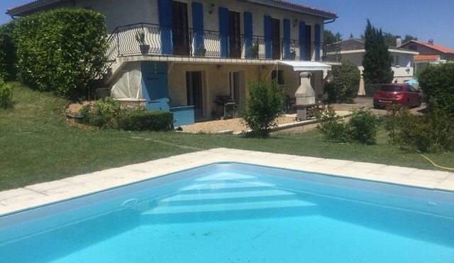 Inviting 2-Bed Apartment with pool in Saint-Romain