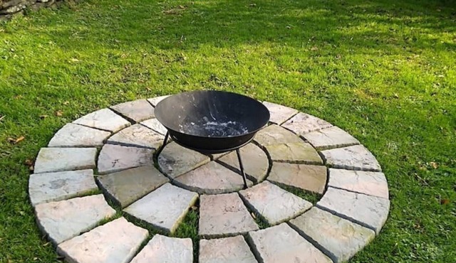 Inviting 2-bed Cottage in Newcastle Emlyn