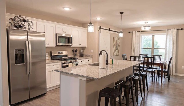 Inviting 2 Bedroom condowith Office and King Master Suite in Loves Park!