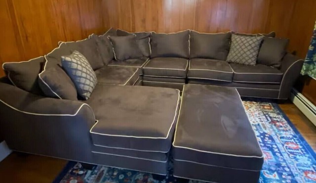 Inviting 3-bedroom house in Bloomsburg with WiFi