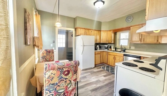 Inviting 3-Bedroom Home with Air Conditioning in Delightful Danville