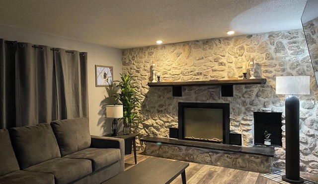 Inviting 3-bedroom house near Gavins Point Dam and Lewis and Clark Lake area.