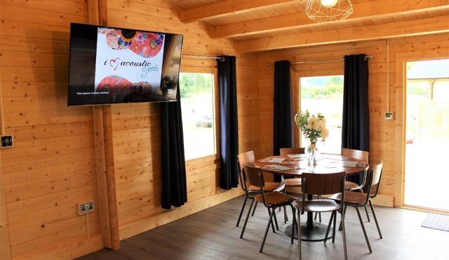 Inviting 3-Bedroom Lodge in Ashton Under Hill