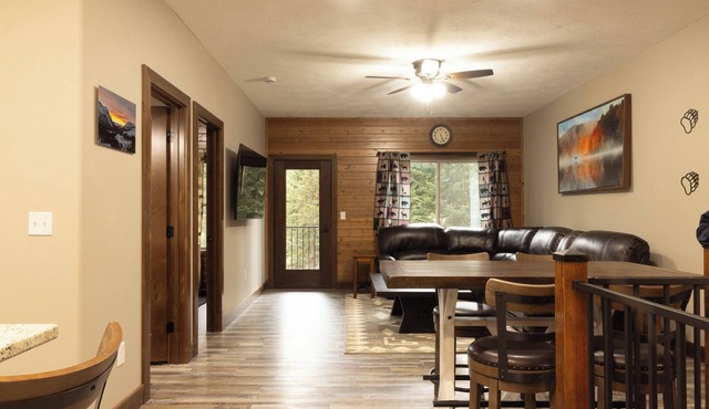 Inviting 3-Bedroom Retreat with Mountain Views – Minutes from Yellowstone’s Northeast Entrance