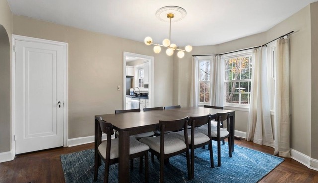 Inviting 4BR/2BA in Oakley- 2 Park Spots & Lg Deck