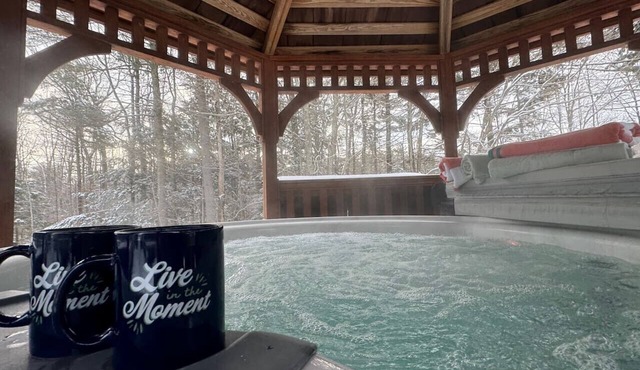 Inviting Condo w Fire Place & Hot Tub