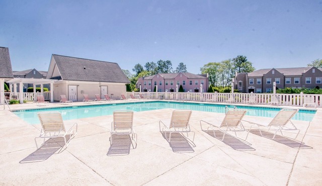 Inviting condo with golf, tennis, pool, central AC, & W/D
