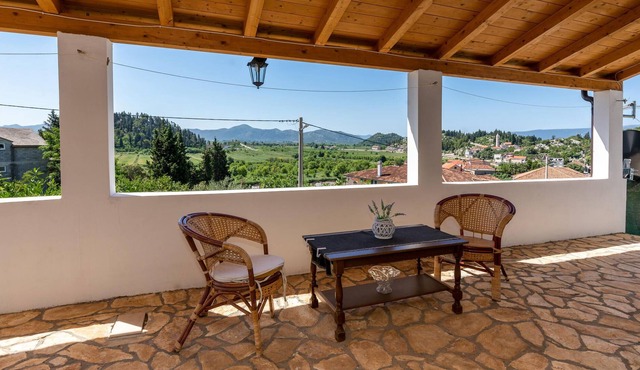 Inviting cottage near the coast and the Neretva Delta.