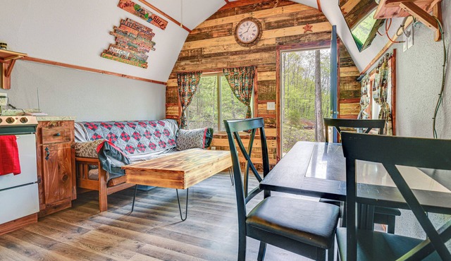 Inviting Des Arc Cabin w/Fire Pit + Deck!