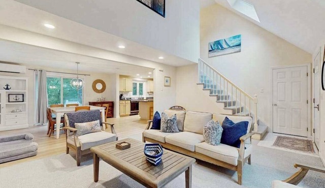 Inviting dog-friendly home with furnished deck & firepit, near golf