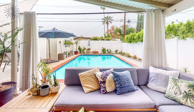 Inviting Dog-Friendly - Pool, Kitchen, & Fireplace