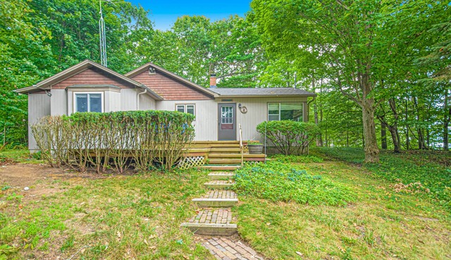 Inviting dog-friendly home with Lake Michigan views & charming sunroom