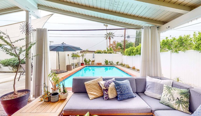Inviting Dog-Friendly - Pool, Kitchen, & Fireplace