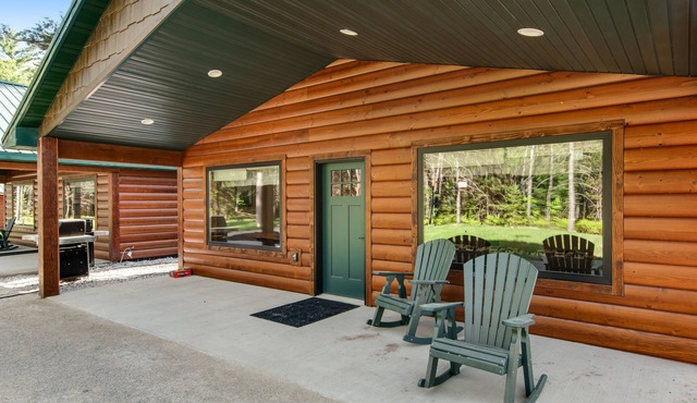 Inviting dog-friendly cabin with hot tub, fireplace, patio, grill, central AC, & W/D