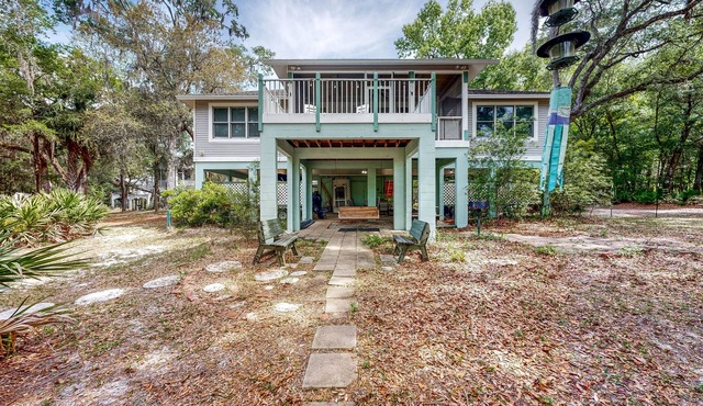 Inviting dog-friendly homes with boat ramp, W/D