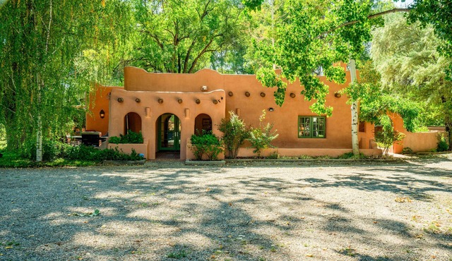 Inviting dog-friendly house with hot tub, patio, grill, & W/D