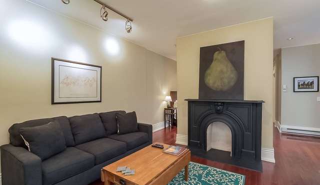 Inviting Downtown Guest Suite