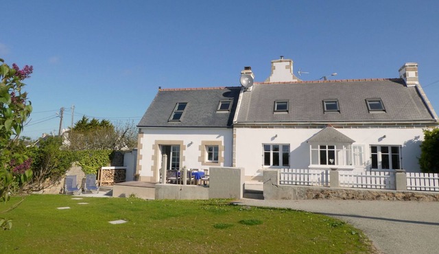 Inviting holiday home in Plogoff with fenced garden