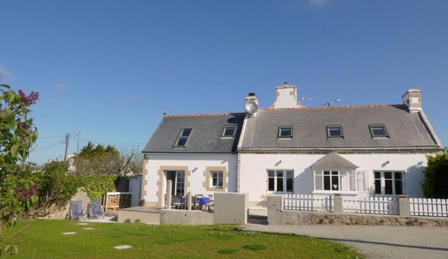 Inviting holiday home in Plogoff with fenced garden