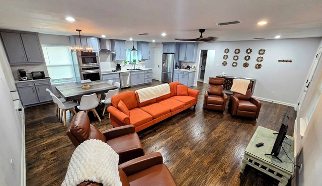 Inviting home for a birthday party, family or work trip, in downtown Nevada, TX!