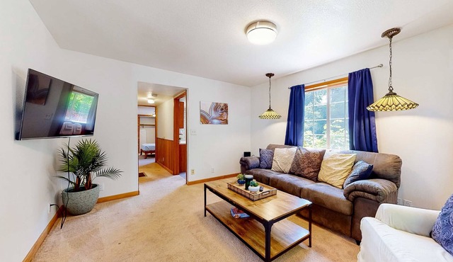 Inviting home with full kitchen, patio, firepit, & W/D