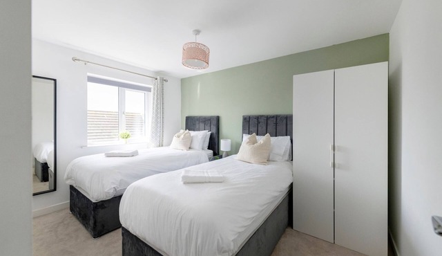 Inviting Home with Driveway Parking, Great Location!