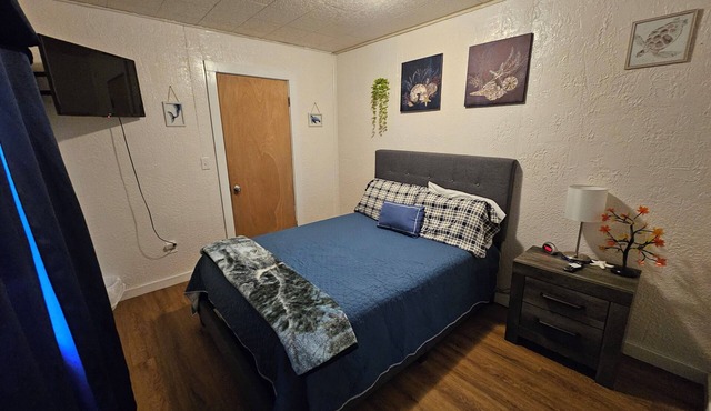 Inviting home, with large yard and free parking