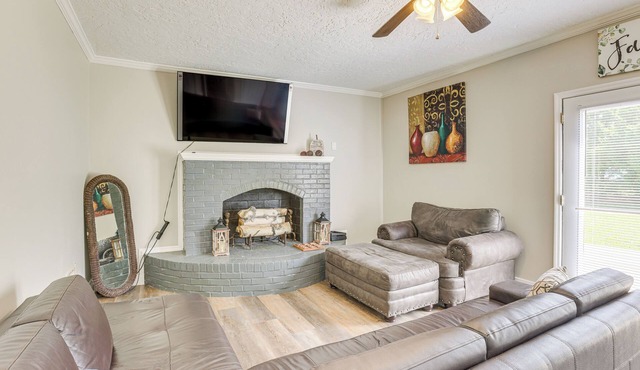 Inviting Jacksonville Home < Half Mi to University