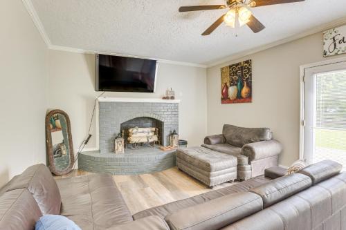 Inviting Jacksonville Home Less Than Half Mi to University