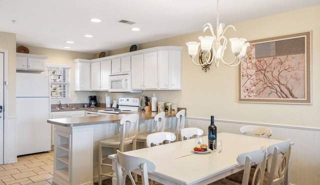 Inviting Kimberling City Lake-Access Condo w/Outdoor Pool, Mini Golf & Free Daily Tickets