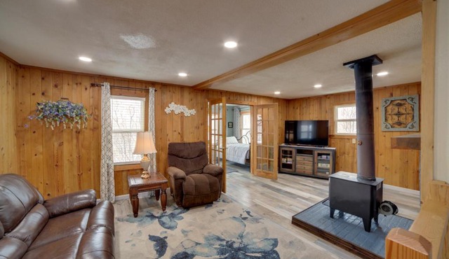 Inviting Missouri River Vacation Rental 2 Mi Away