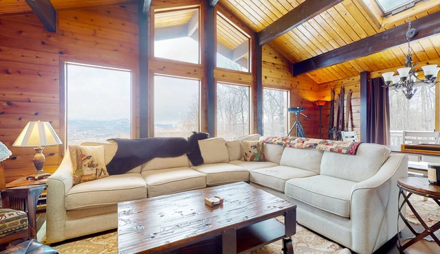 Inviting mountain view home with game room, balcony & W/D