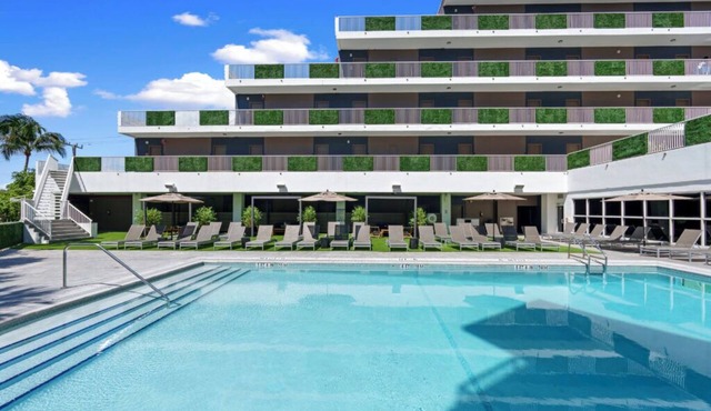 Inviting Ocean Stay with Pool Access Near Las Olas Blvd - 4 Relaxing Rooms