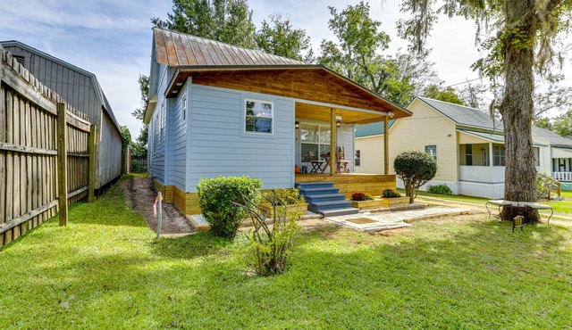 Inviting Quincy Cottage: Walk to Historic Downtown