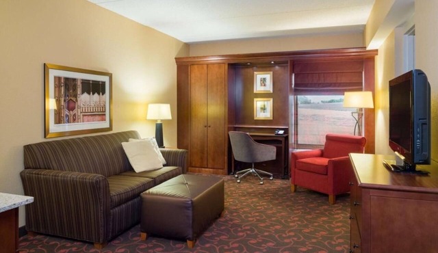 Inviting Retreat with In-Room Movies and Free Breakfast – Steps from I-76 Access
