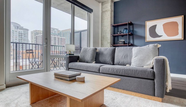 Inviting River North 1BR w/Outdoor Pool, 1 Block to L, by Blueground