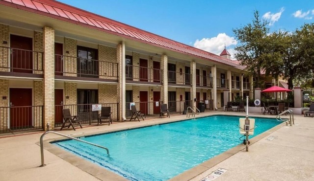 Inviting Room Close to WaterTower Theater - Relaxing Getaway