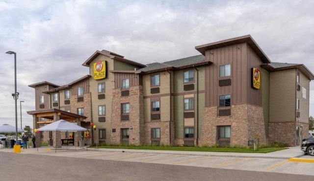 Inviting Room Free Parking Near Homestead National Historical Park