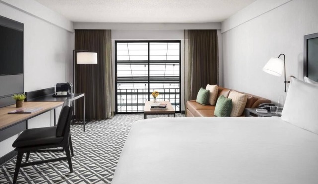 Inviting Room Perfect for Family Adventures in Boston! Onsite Dining!