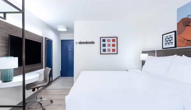 Inviting Room w/Free Breakfast, Close to Clarion’s Top Attractions & Activities