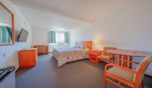 Inviting Room with Free Parking Near Restaurants & Mount Tabor