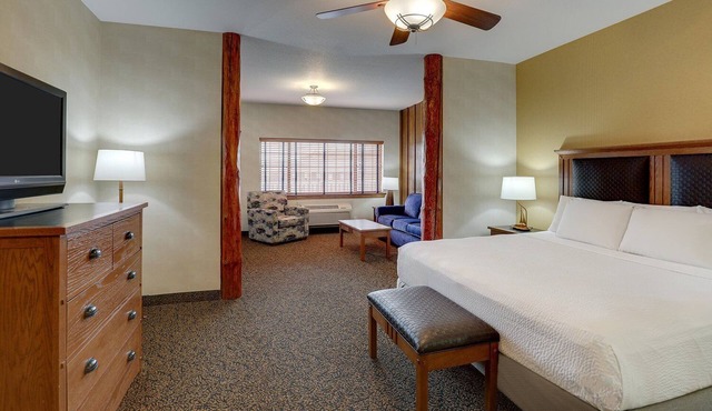 Inviting Sioux City Stay: Pet-Friendly with Heated Pool | 2 Units