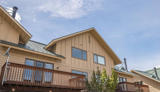 Inviting Ski-In/Out Big Horn Home!Fireplace, Walk to Resort or Lake Lavinsky!