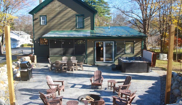 Inviting Spacious Bolton Home HOT TUB. Walking distance to majestic Lake George.